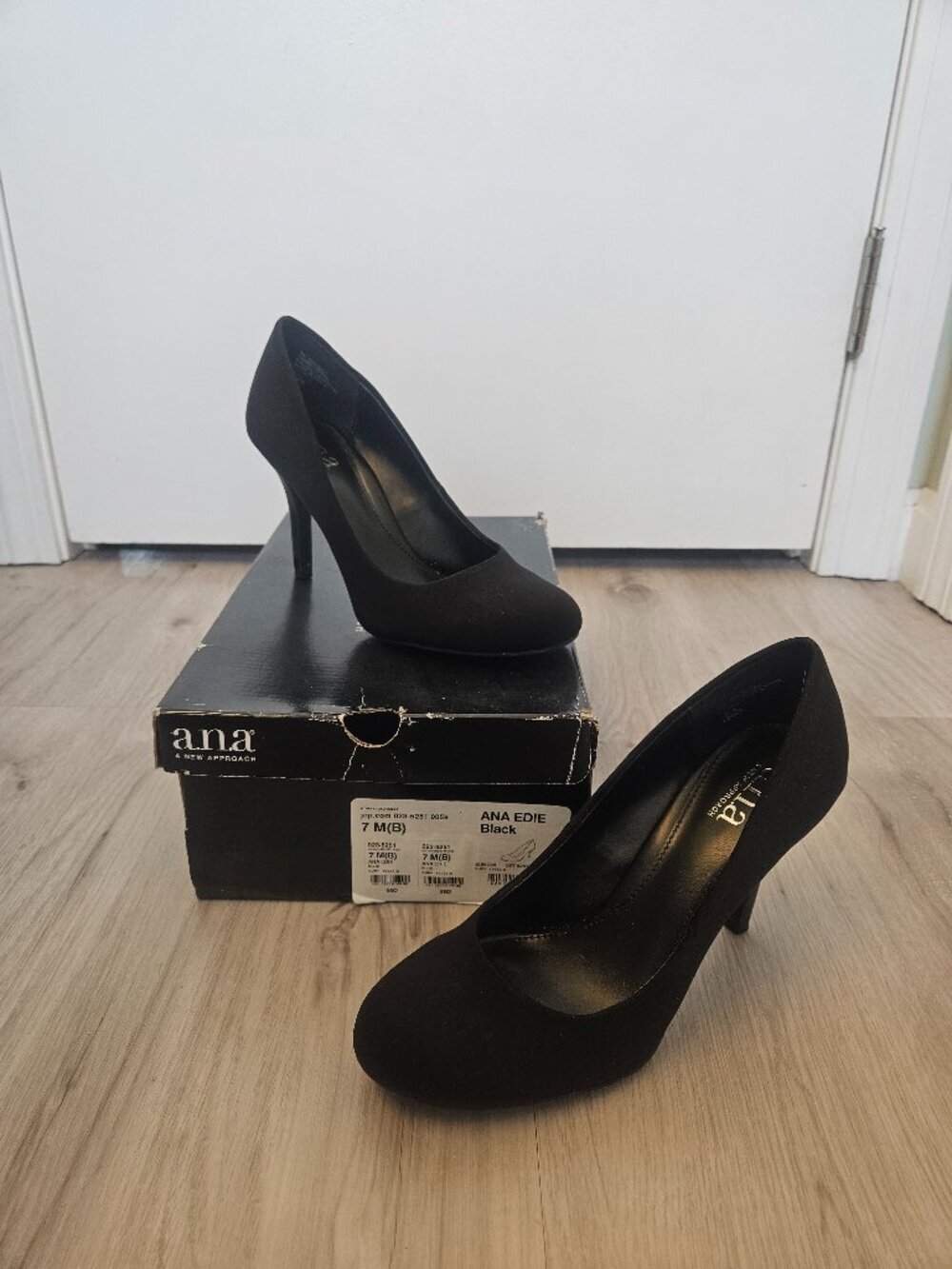 A.N.A. Edie Black 7 Pumps Heels